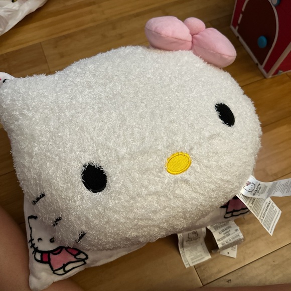 Hello kitty pillows - Picture 2 of 2
